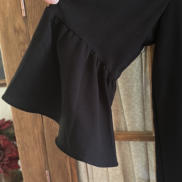 Gibson peplum top with bell sleeves - Picture 3 of 6